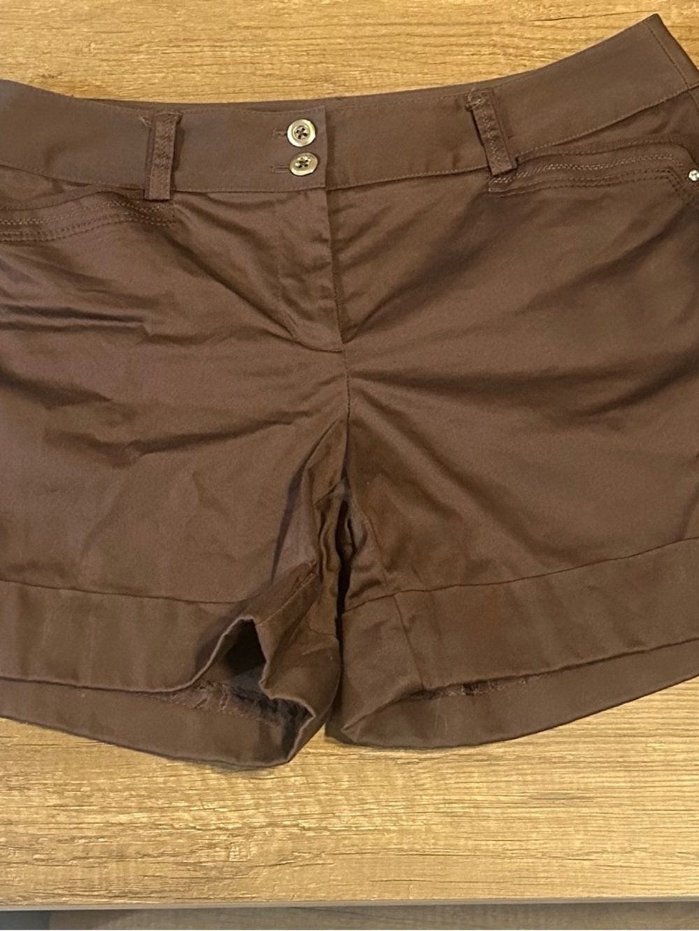 White House Black Market Chino Shorts Brown Size 4 98% Cotton Button Cuffed